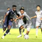 Trận đấu cân não giữa Arema và Persebaya Surabaya tại giải vô địch quốc gia, 15h30 ngày 28/4: Cơ hội chia điểm cho cả hai đội