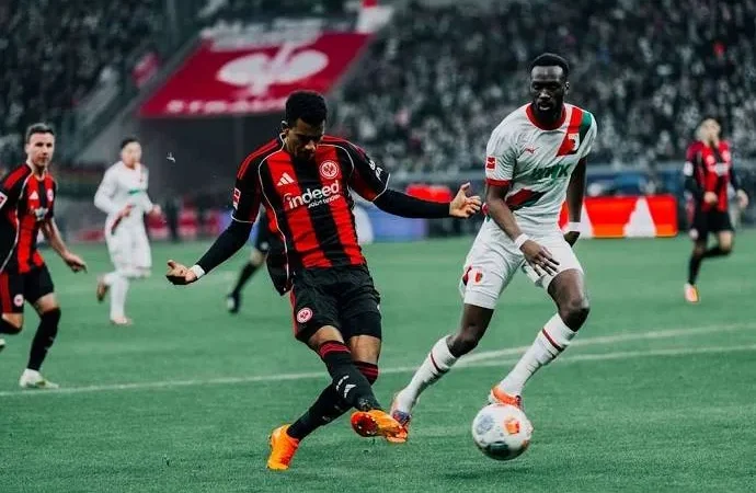 Trận đấu hứa hẹn hấp dẫn tại Augsburg vs Frankfurt, 20h30 ngày 25/4: Thử thách khó khăn