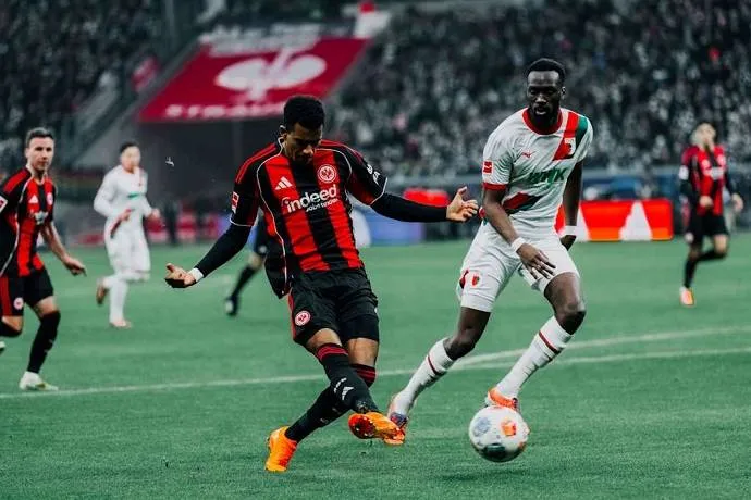Trận đấu hứa hẹn hấp dẫn tại Augsburg vs Frankfurt, 20h30 ngày 25/4: Thử thách khó khăn