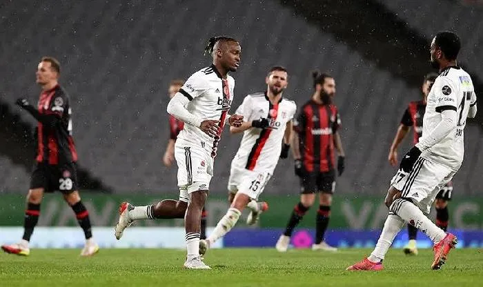 Trận đấu hấp dẫn tại giải VĐQG Thổ Nhĩ Kỳ: Besiktas đối đầu Fatih Karagumruk vào lúc 00h00 ngày 28/4, cơ hội để thăng tiến