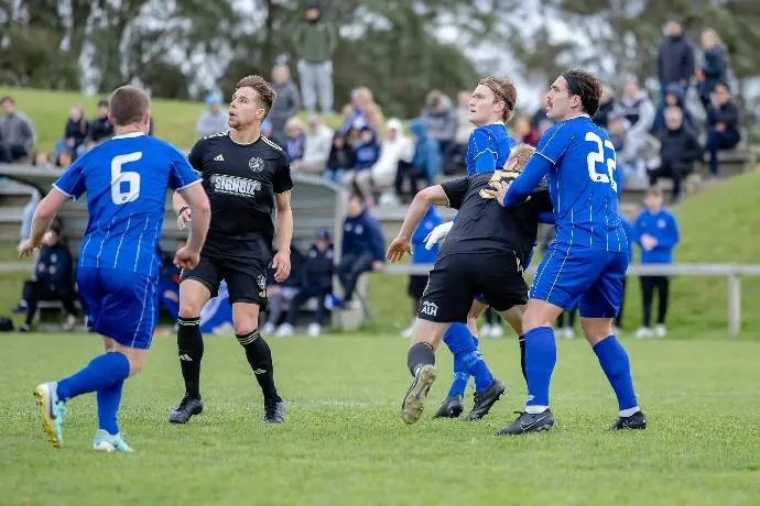Trận đấu hấp dẫn tại giải đấu: East Coast Bays đối đầu Manukau United vào lúc 9h00 ngày 3/4