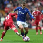 Everton và Liverpool sẵn sàng tranh đấu tại sân vận động trong khuôn khổ giải Ngoại hạng Anh, liệu đội chủ nhà có thể tận dụng ưu thế sân nhà để bám đuổi đối thủ