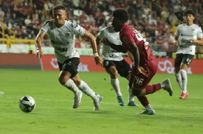 Trận chiến phục sinh của Ferencvaros trước Diosgyor tại giải hạng nhất Hungary vào lúc 1h00 ngày 11/4