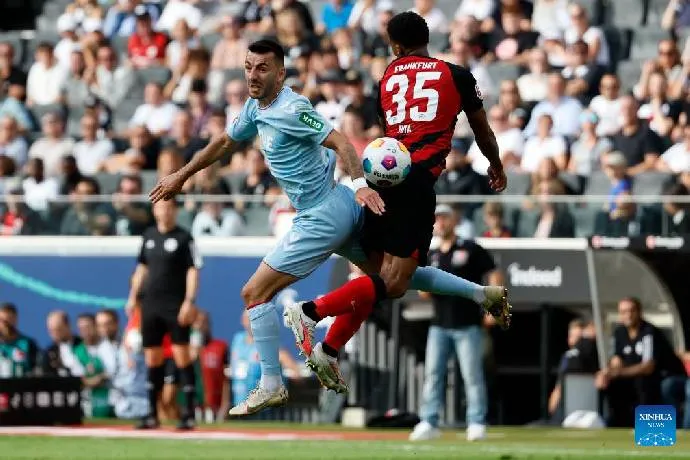 Trận đấu hấp dẫn tại giải Bundesliga: Frankfurt và Cologne gặp nhau trong thế cân bằng
