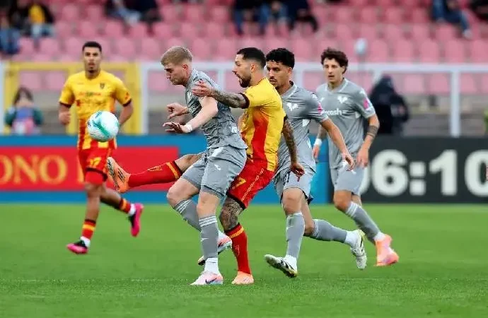 Trận đấu hấp dẫn tại giải VĐQG Italia: Hellas Verona và Lecce đối đầu vào lúc 1h45 ngày 26/4, liệu Lecce có thể vượt qua chủ nhà Hellas Verona