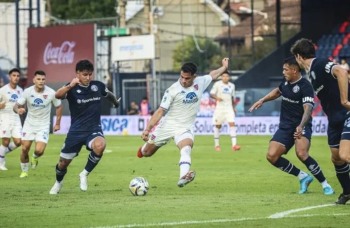 Soi kèo bóng đá Ind Rivadavia đón tiếp Club Bolivar tại giải VĐQG Bolivia vào lúc 5h00 ngày 8/4: Ưu thế cho chủ nhà