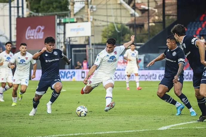 Soi kèo bóng đá Ind Rivadavia đón tiếp Club Bolivar tại giải VĐQG Bolivia vào lúc 5h00 ngày 8/4: Ưu thế cho chủ nhà