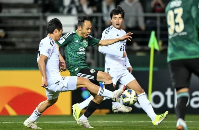 Trận đấu hấp dẫn tại K League 1: Jeonbuk Hyundai Motors đối đầu Ulsan HD lúc 12h00 ngày 4/4, lợi thế sân nhà sẽ giúp đội chủ nhà chiếm ưu thế.