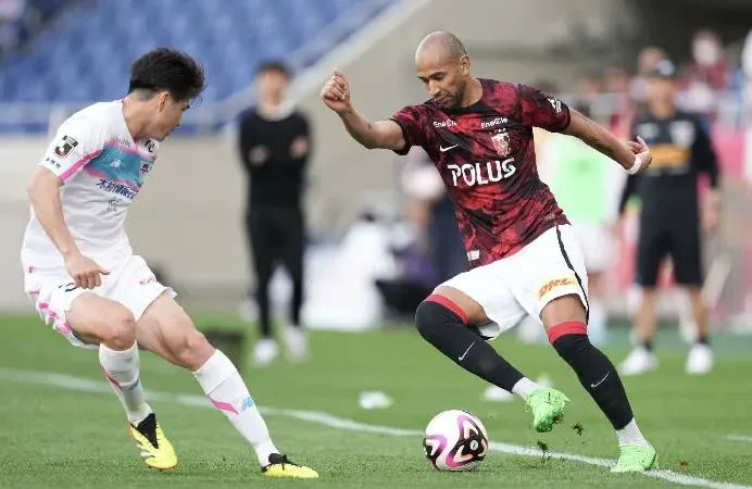 Trận đấu hấp dẫn tại giải VĐQG Nhật Bản: Kashima Antlers đối đầu Urawa Red Diamonds vào lúc 12h00 ngày 18/4, liệu Kashima Antlers có giữ vững ngôi đầu?