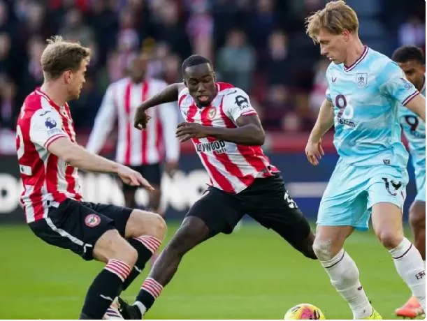 Trực tiếp Leeds đón tiếp Burnley, 02h00 ngày 2/5: Cạnh tranh khốc liệt cho chiếc vé trụ hạng