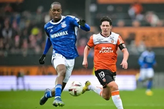 Trận quyết chiến Lorient vs Strasbourg tại giải hạng nhất Pháp vào lúc 20h00 ngày 26/4: Liệu Strasbourg có buông xuôi trước Lorient