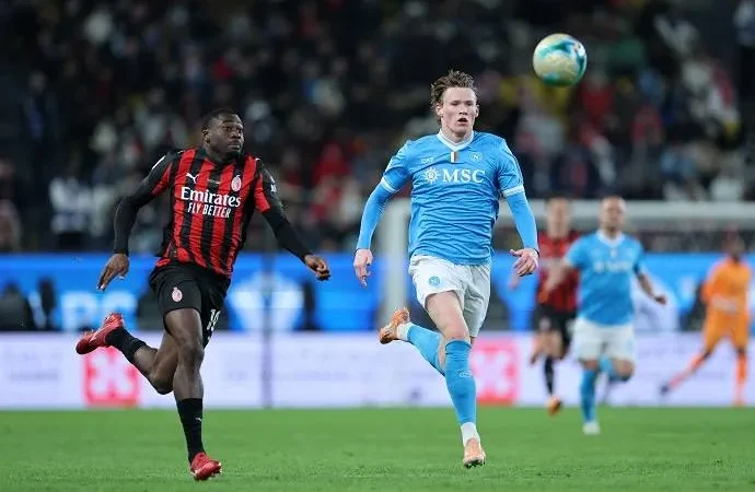 Cuộc đua tranh ngôi đầu bảng: Napoli đối đầu AC Milan tại giải đấu hấp dẫn vào 1h45 ngày 7/4