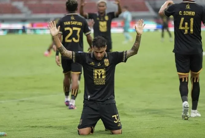 Trận đấu hấp dẫn tại giải VĐQG Indonesia: PSBS Biak Numfor đối đầu Malut United, 19h00 ngày 28/4 có thể trở thành cơ hội để một trong hai đội giành chiến thắng quan trọng.