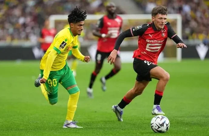 Trận đấu hấp dẫn tại giải Ligue 1: Rennes đối đầu Nantes vào lúc 22h15 ngày 26/4, với sự chênh lệch lớn về phong độ thi đấu hiện tại