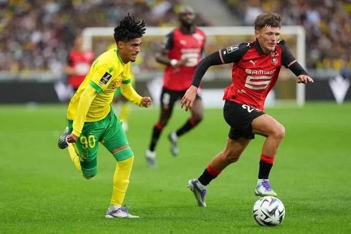 Trận đấu hấp dẫn tại giải Ligue 1: Rennes đối đầu Nantes vào lúc 22h15 ngày 26/4, với sự chênh lệch lớn về phong độ thi đấu hiện tại