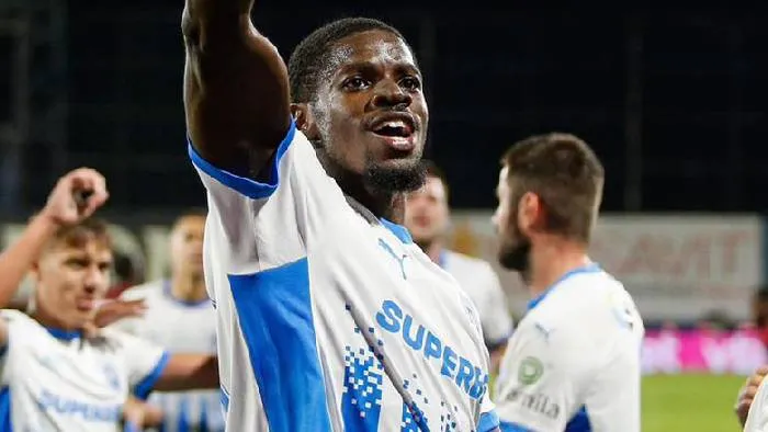 Trận đấu hấp dẫn tại giải VĐQG Romania: Universitatea Craiova và CFR Cluj, cuộc đối đầu quyết liệt vào lúc 0h30 ngày 7/4 với lợi thế nghiêng về bên nào