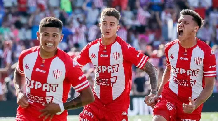 Trận đối đầu giữa Velez Sarsfield và Union Santa Fe tại giải hạng cao nhất Argentina vào lúc 04h45 ngày 28/4: Sự cạnh tranh hấp dẫn giữa hàng công mạnh và hàng thủ chắc chắn