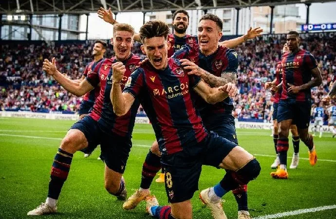 Siêu máy tính dự đoán Levante vs Sevilla, 00h00 ngày 24/4