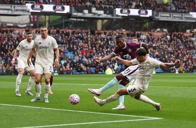 Siêu máy tính dự đoán Nottingham vs Burnley, 20h00 ngày 19/4