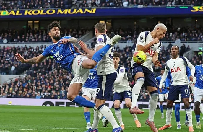 Trận đấu hấp dẫn tại giải Ngoại hạng Anh: Sunderland gặp Tottenham vào lúc 20h00 ngày 12/4 theo dự đoán của siêu máy tính