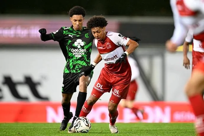Cercle Brugge và Zulte Waregem hứa hẹn màn đối đầu hấp dẫn tại giải VĐQG Bỉ vào lúc 1h45 ngày 2/5, liệu Cercle Brugge có thể vượt qua đối thủ để cải thiện vị trí của mình trên bảng xếp hạng
