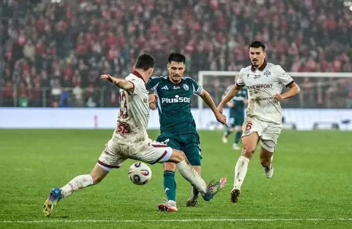 Trận đấu sinh tử của Legia Warszawa vs Widzew Lodz vào lúc 1h30 ngày 2/5 tại giải VĐQG Ba Lan: Cuộc chiến ngược chiều