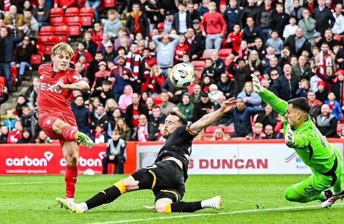 Đêm đối đầu quyết liệt tại giải Ngoại hạng Scotland: Livingston và Aberdeen sẵn sàng bùng nổ