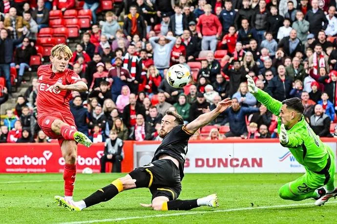 Đêm đối đầu quyết liệt tại giải Ngoại hạng Scotland: Livingston và Aberdeen sẵn sàng bùng nổ